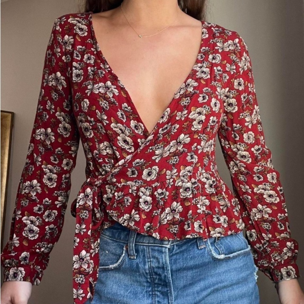 American Eagle V Neck Long Sleeve Floral Tie Top size Small